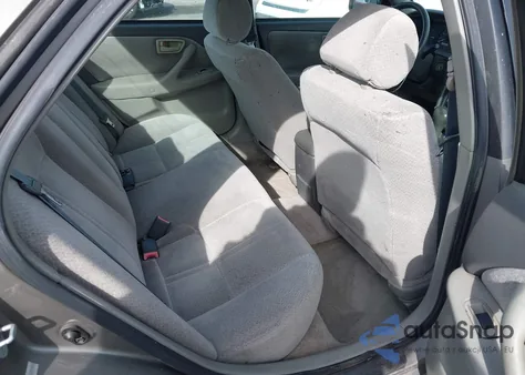 2000 Toyota Camry Le V6 z USA, uszkodzony, nr VIN 4T1BF22K8YU105645